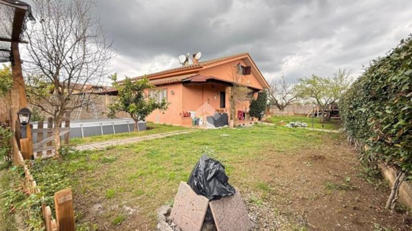 casa indipendente in vendita a Capena