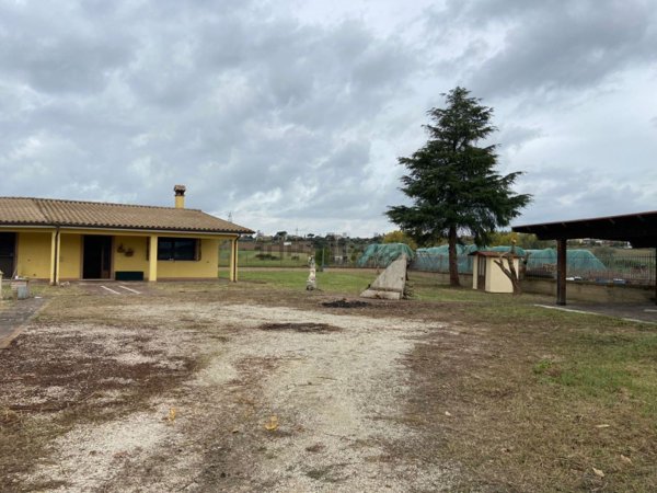 casa indipendente in vendita a Capena