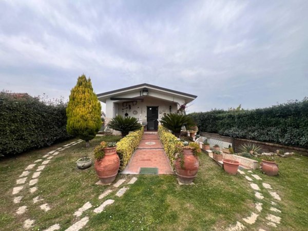 casa indipendente in vendita a Capena
