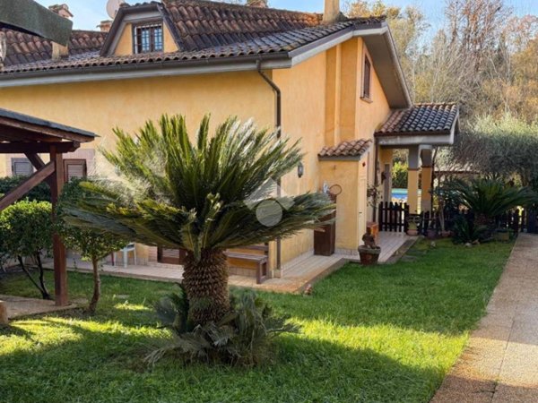 casa indipendente in vendita a Capena