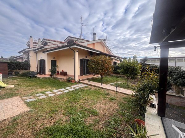 villa in vendita a Capena