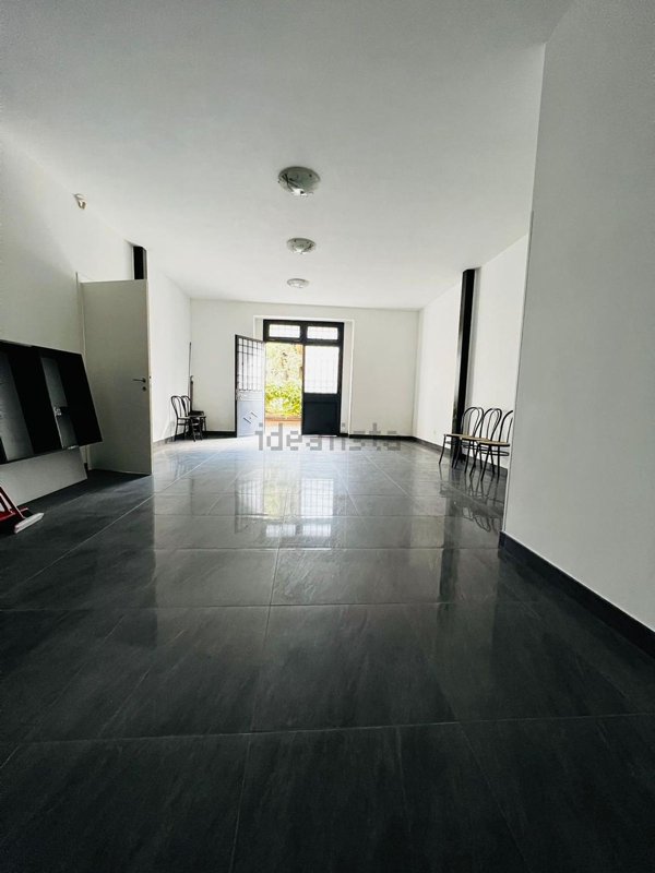 locale commerciale in vendita a Capena