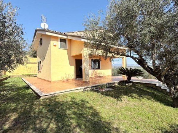 casa indipendente in vendita a Capena