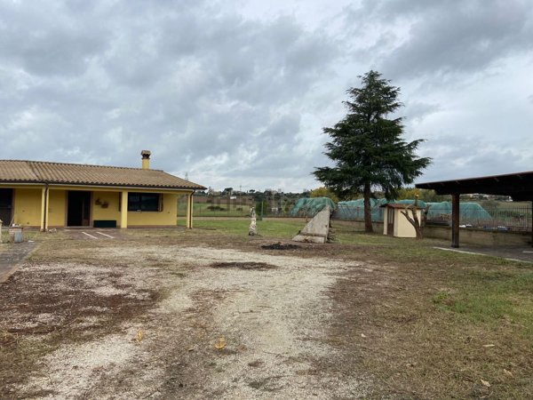 casa indipendente in vendita a Capena