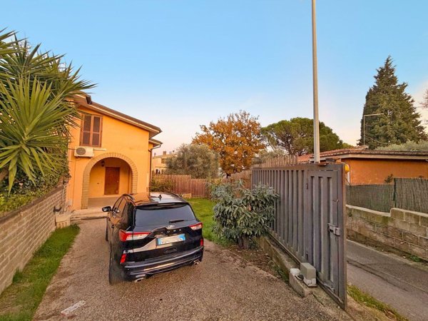 casa indipendente in vendita a Capena