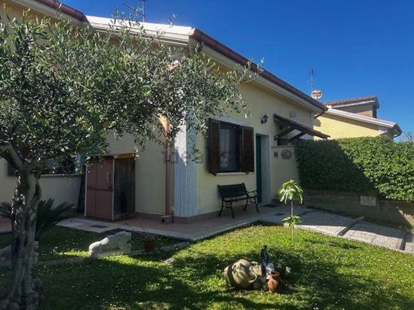 casa indipendente in vendita a Capena