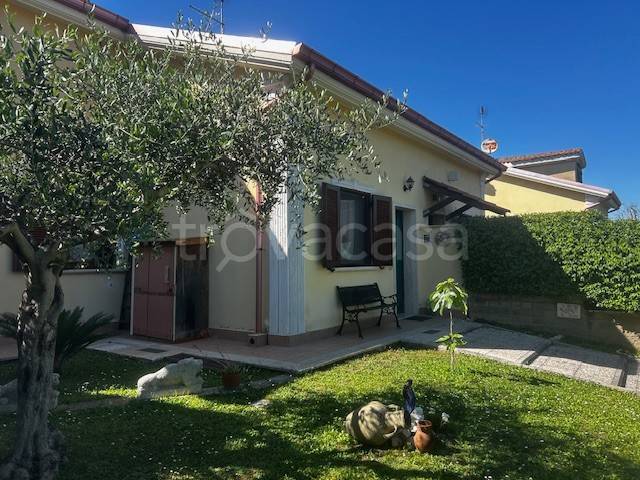 casa indipendente in vendita a Capena