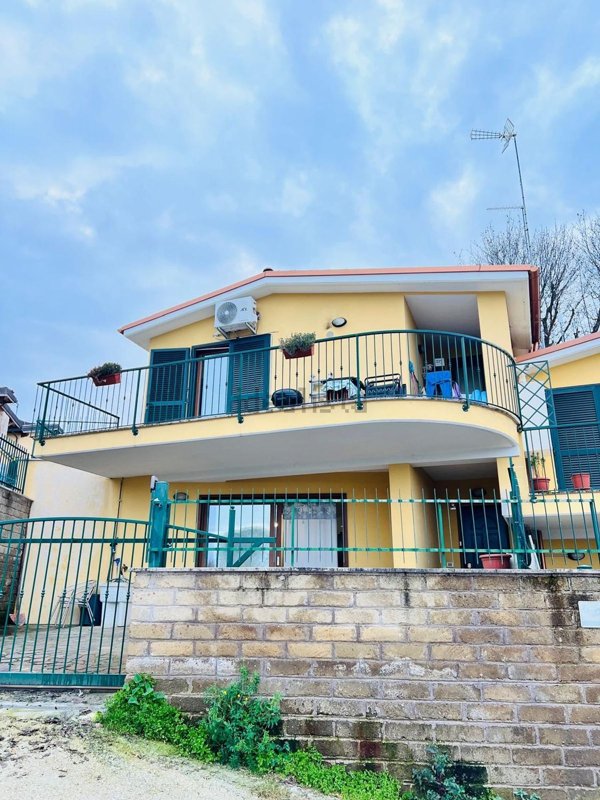 casa indipendente in vendita a Capena