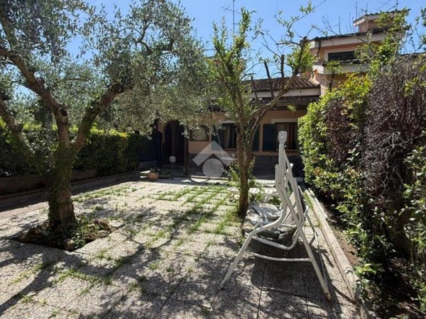 casa indipendente in vendita a Capena