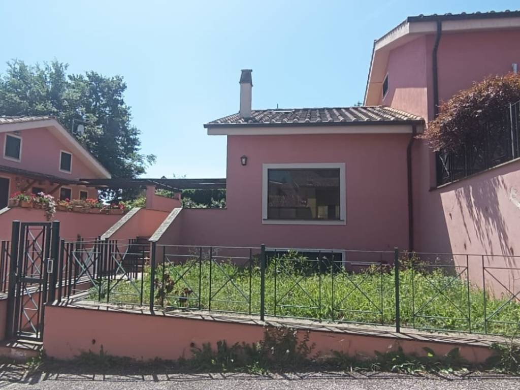 casa indipendente in vendita a Capena
