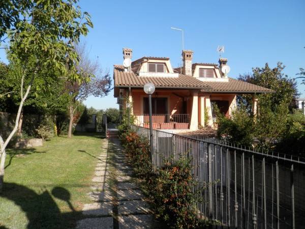 casa indipendente in vendita a Capena