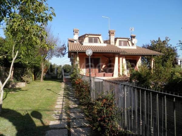 casa indipendente in vendita a Capena