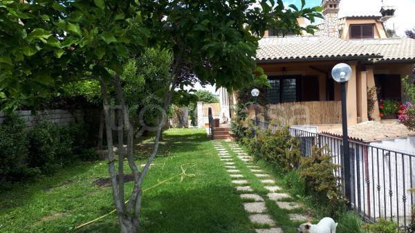 casa indipendente in vendita a Capena