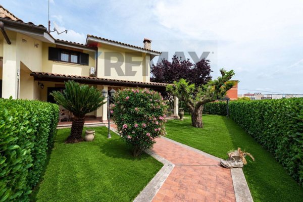 casa indipendente in vendita a Capena