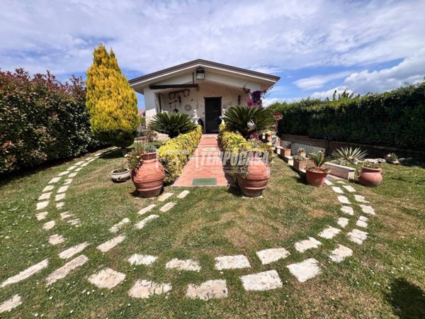 casa indipendente in vendita a Capena