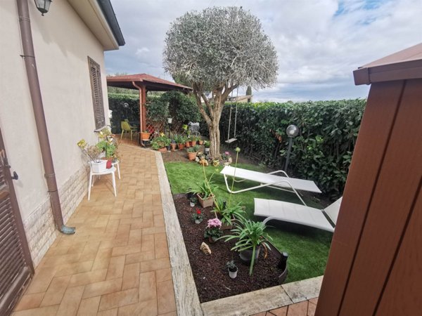 casa indipendente in vendita a Capena