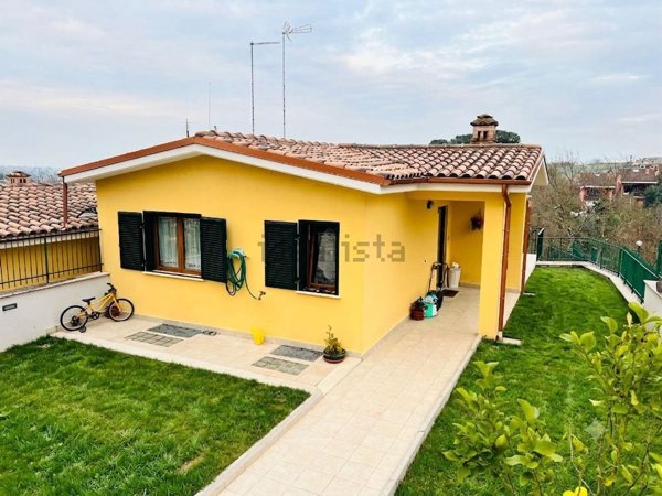 casa indipendente in vendita a Capena