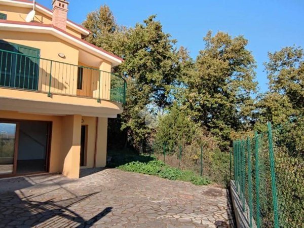casa indipendente in vendita a Capena