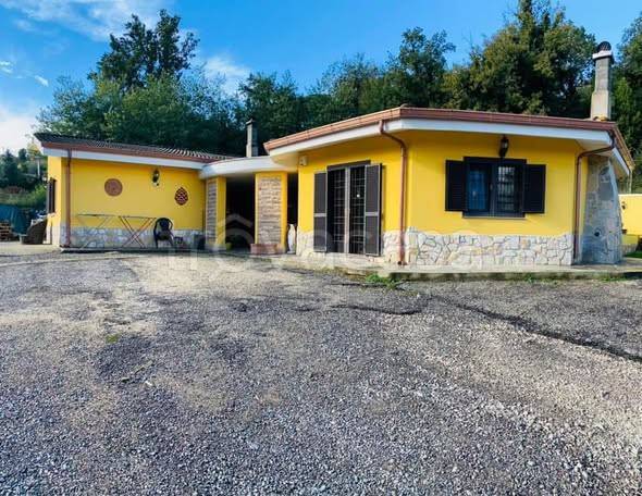 casa indipendente in vendita a Capena