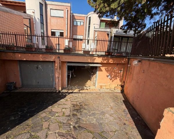 locale di sgombero in vendita a Capena