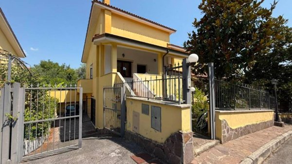 casa indipendente in vendita a Capena