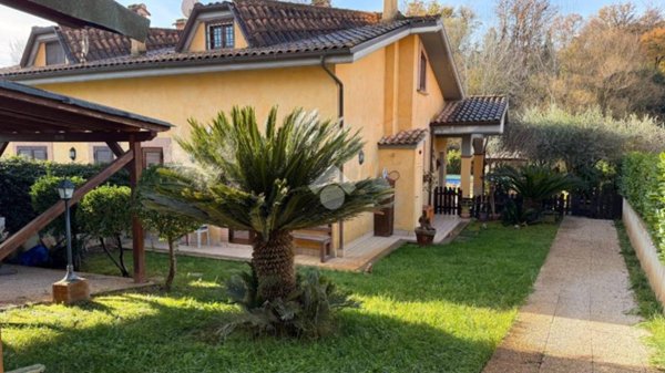 casa indipendente in vendita a Capena