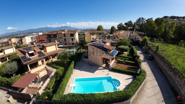 casa indipendente in vendita a Capena