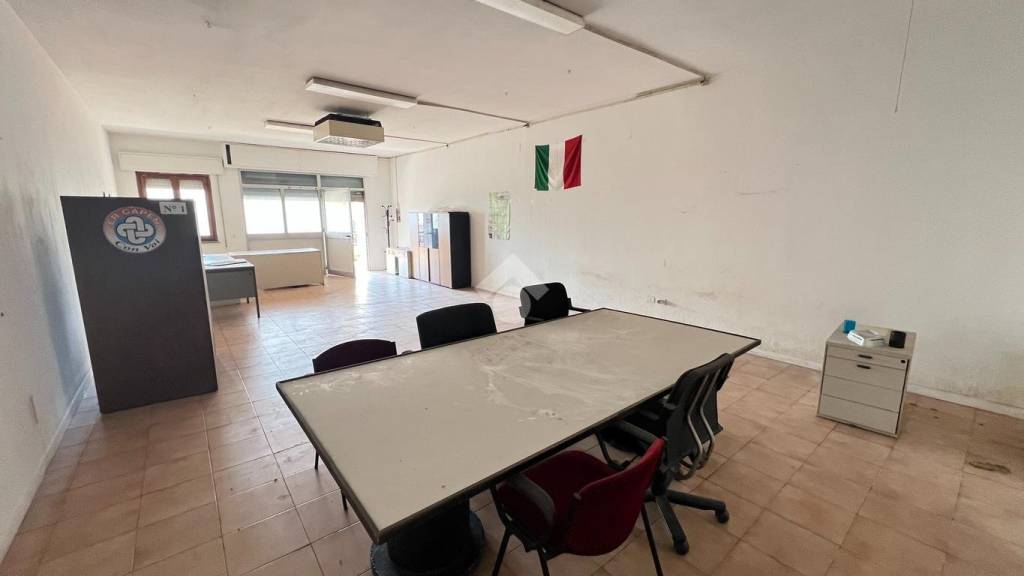 locale commerciale in vendita a Capena