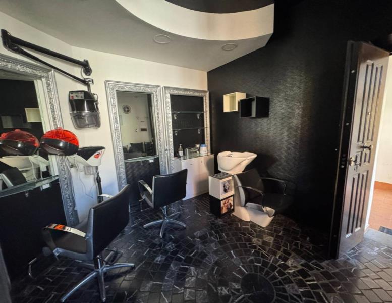 locale commerciale in vendita a Casape