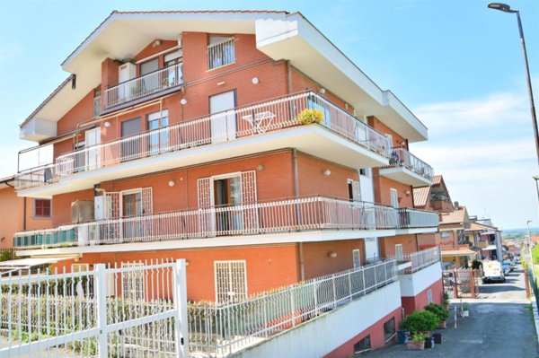 appartamento in vendita a Castel Gandolfo in zona Pavona