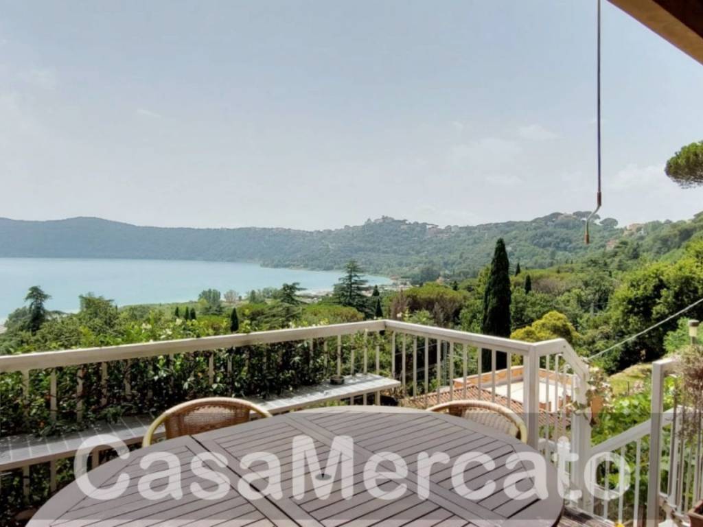 casa indipendente in vendita a Castel Gandolfo