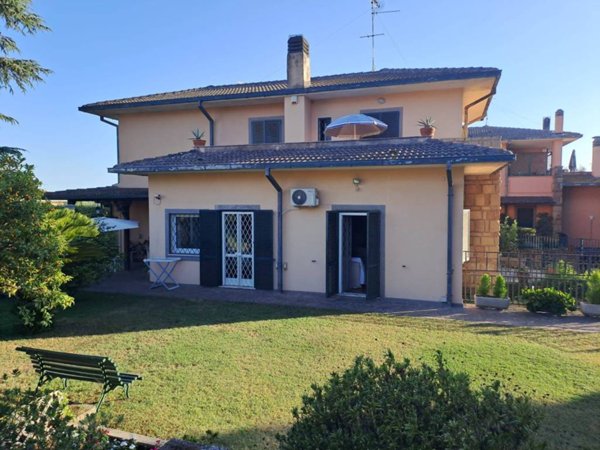 casa indipendente in vendita a Castel Gandolfo in zona Mole di Castel Gandolfo