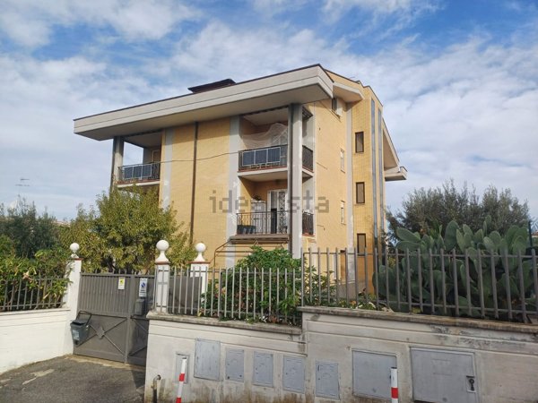 appartamento in vendita a Castel Gandolfo in zona Pavona