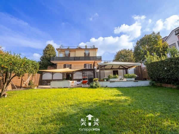appartamento in vendita a Castel Gandolfo in zona Pavona
