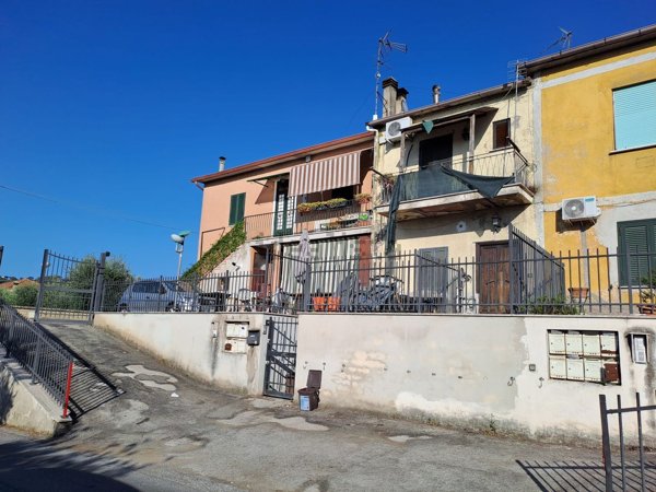 casa indipendente in vendita a Castel Gandolfo in zona Pavona