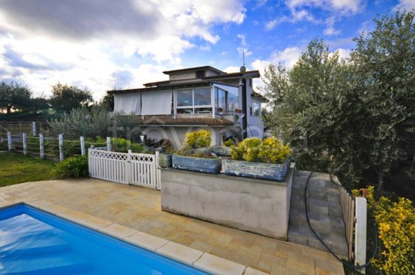 casa indipendente in vendita a Castel Gandolfo in zona Pavona