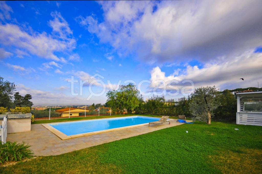 casa indipendente in vendita a Castel Gandolfo in zona Pavona