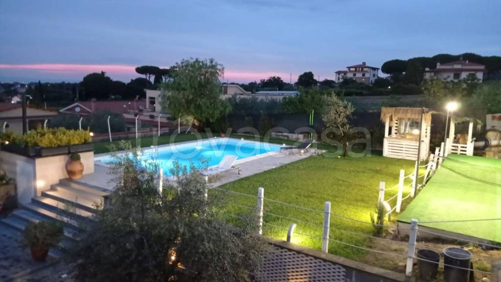 casa indipendente in vendita a Castel Gandolfo in zona Pavona