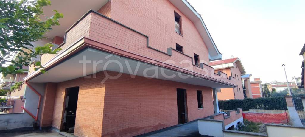 casa indipendente in vendita a Castel Gandolfo in zona Pavona