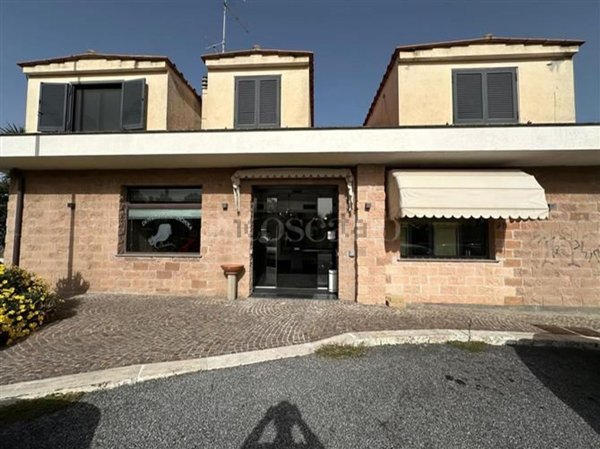 locale commerciale in vendita a Castel Gandolfo