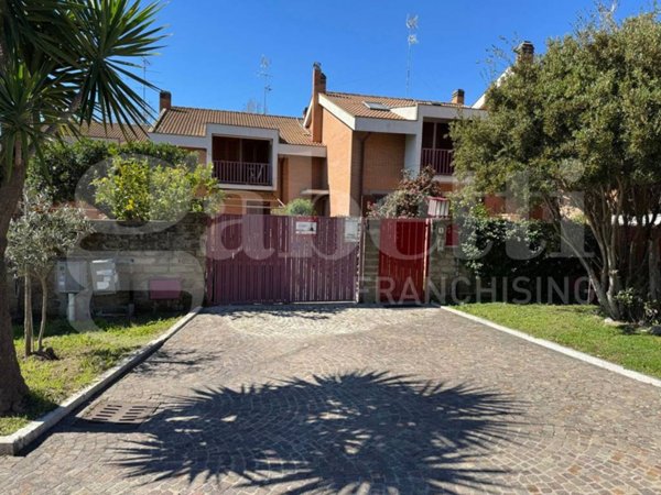 casa indipendente in vendita a Castel Gandolfo
