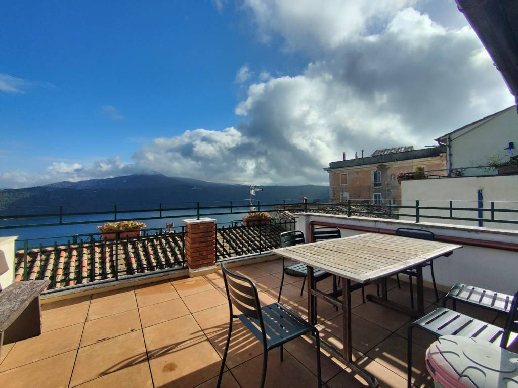 casa indipendente in vendita a Castel Gandolfo