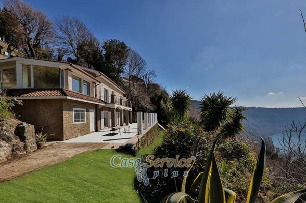 casa indipendente in vendita a Castel Gandolfo
