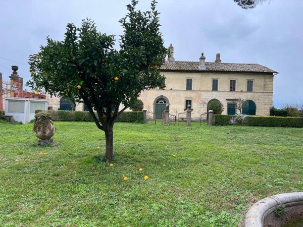 casa indipendente in vendita a Castel Gandolfo in zona Pavona