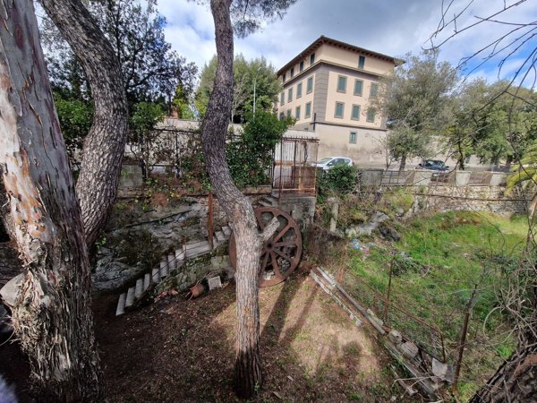 locale commerciale in vendita a Castel Gandolfo