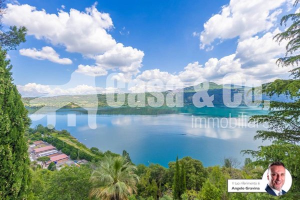 casa indipendente in vendita a Castel Gandolfo