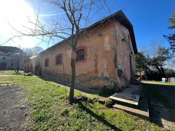 negozio in vendita a Castel Gandolfo in zona Pavona