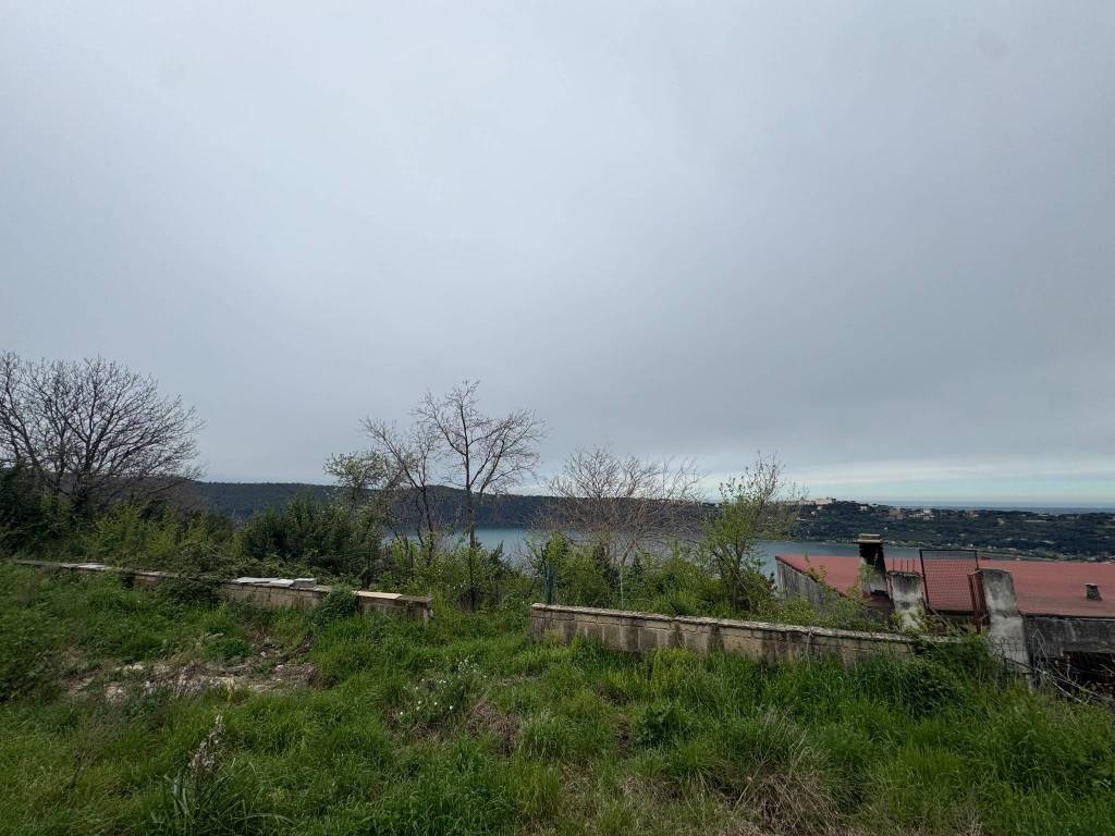 casa indipendente in vendita a Castel Gandolfo