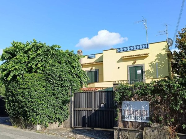 casa indipendente in vendita a Castel Gandolfo in zona Pavona