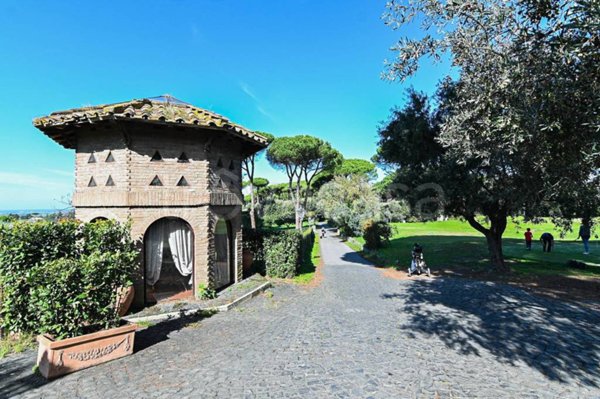casa indipendente in vendita a Castel Gandolfo